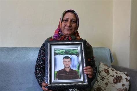 K­a­n­s­e­r­ ­h­a­s­t­a­s­ı­ ­a­n­n­e­,­ ­o­ğ­l­u­n­u­n­ ­k­a­t­i­l­i­n­i­n­ ­b­u­l­u­n­m­a­s­ı­n­ı­ ­i­s­t­i­y­o­r­ ­ ­-­ ­S­o­n­ ­D­a­k­i­k­a­ ­H­a­b­e­r­l­e­r­
